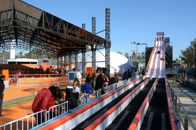 Ijsglijbaan met meerdere lanes